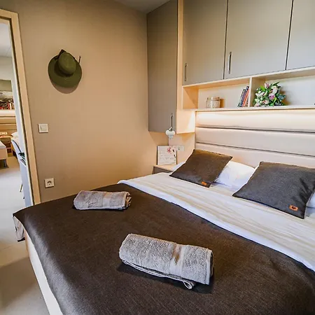 Three Bedroom Mobile 別荘 Mostec