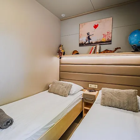 別荘 Three Bedroom Mobile